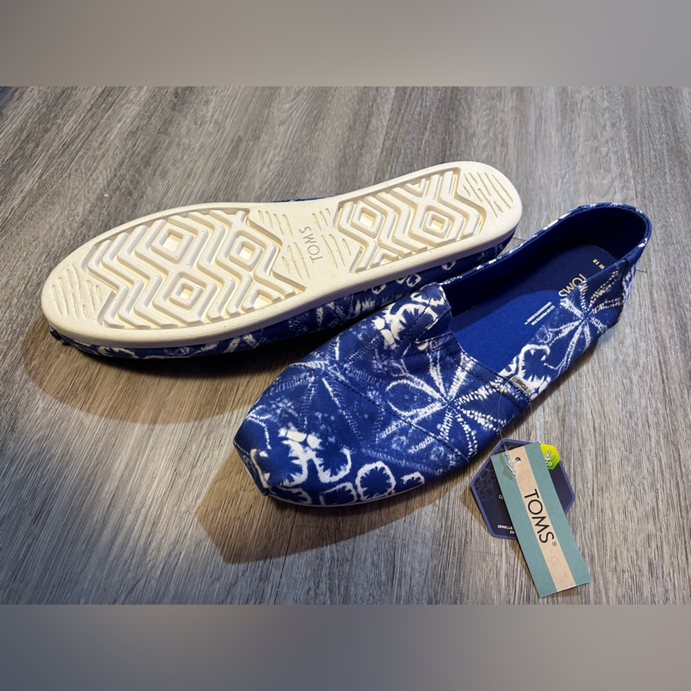 •Tom’s•womans size 12•new with tags•